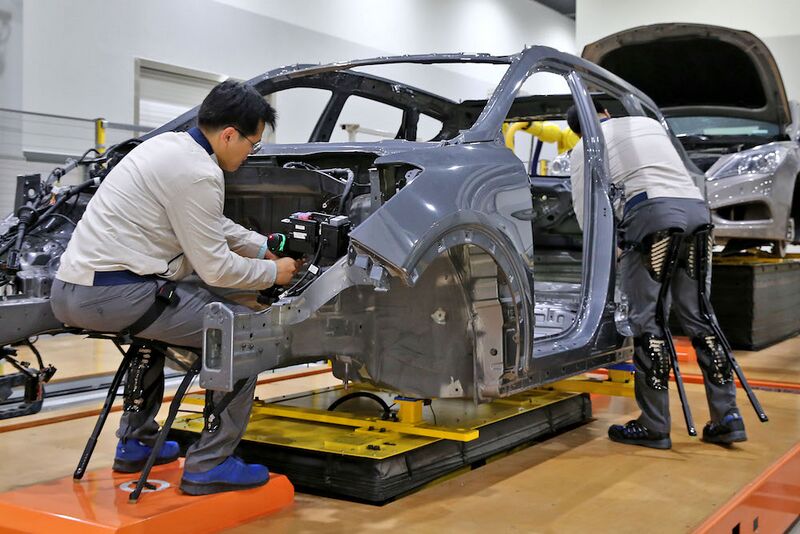 File:Hyundais Chairless Exoskeleton.jpg